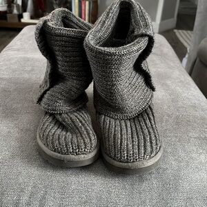 Gray sweater uggs